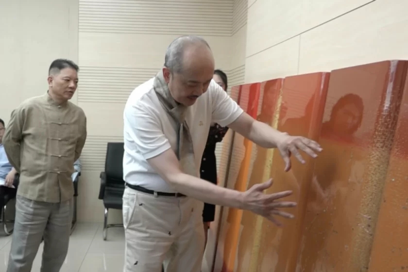 新人旧艺,如胶似漆——巨型漆画《永恒中轴》用时代语言盘活传统技艺(图5) 新人旧艺,如胶似漆——巨型漆画《永恒中轴》用时代语言盘活传统技艺(图5)