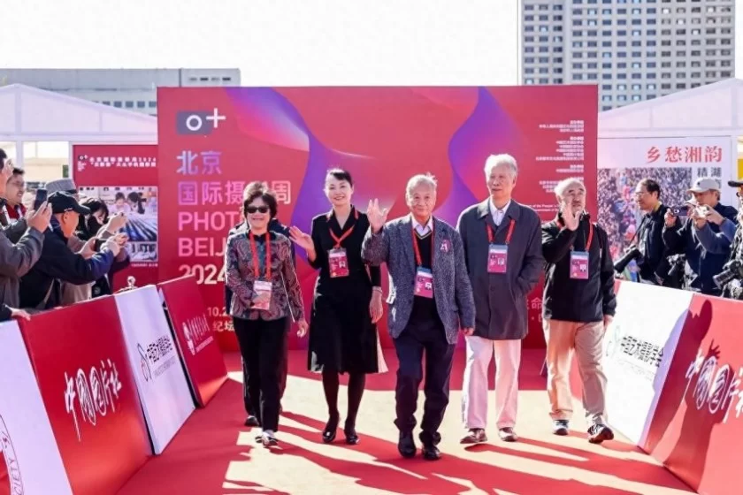 北京国际摄影周2024:11个平行展区、5400余幅影像作品亮相北京(图1) 北京国际摄影周2024开幕:光影艺术展现新时代风采(图1)