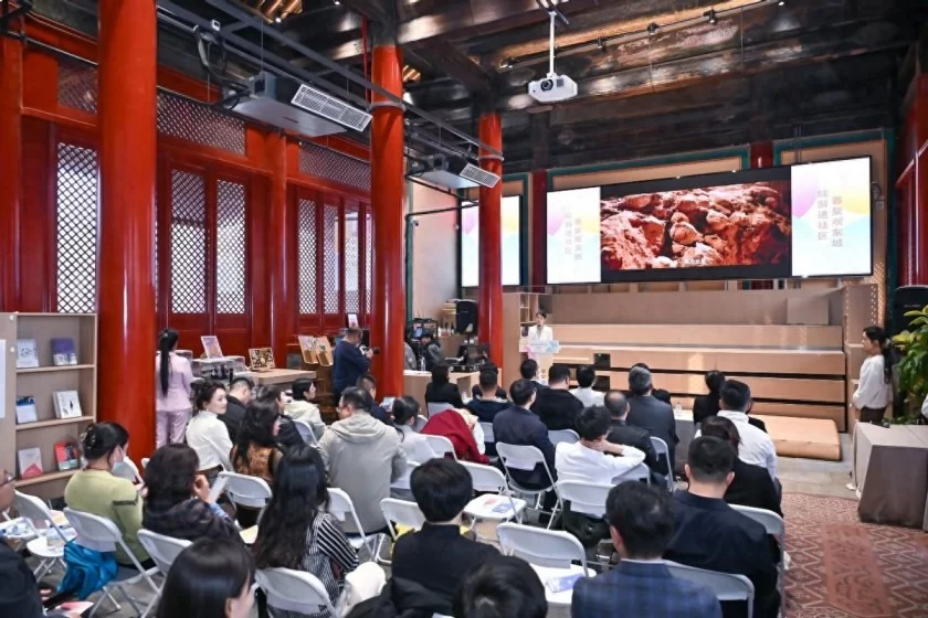 “旅游进社区 荟聚观东城”——北京东城区成功启动2024年旅游进社区系列活动(图1) “旅游进社区 荟聚观东城”——北京东城区成功启动2024年旅游进社区系列活动(图1)