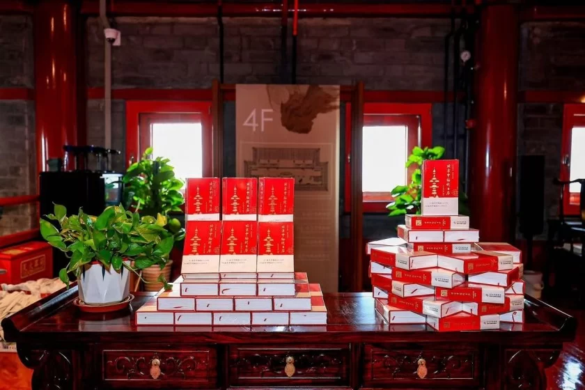 《北京中轴线日历》颁历仪式在北京正阳门箭楼举办(图3) 《北京中轴线日历》颁历仪式在北京正阳门箭楼举办(图3)