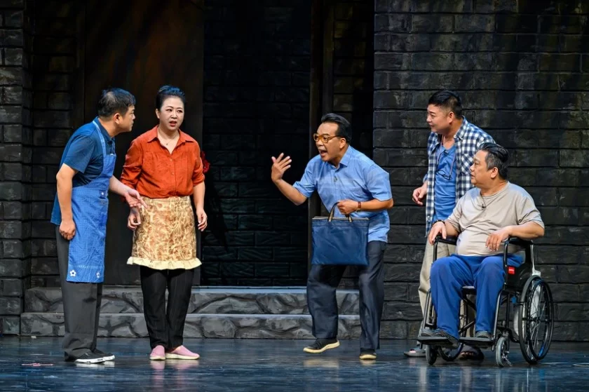 话剧《三街两巷》还原南宁老百姓向上风貌(图1) 话剧《三街两巷》还原南宁老百姓向上风貌(图1)