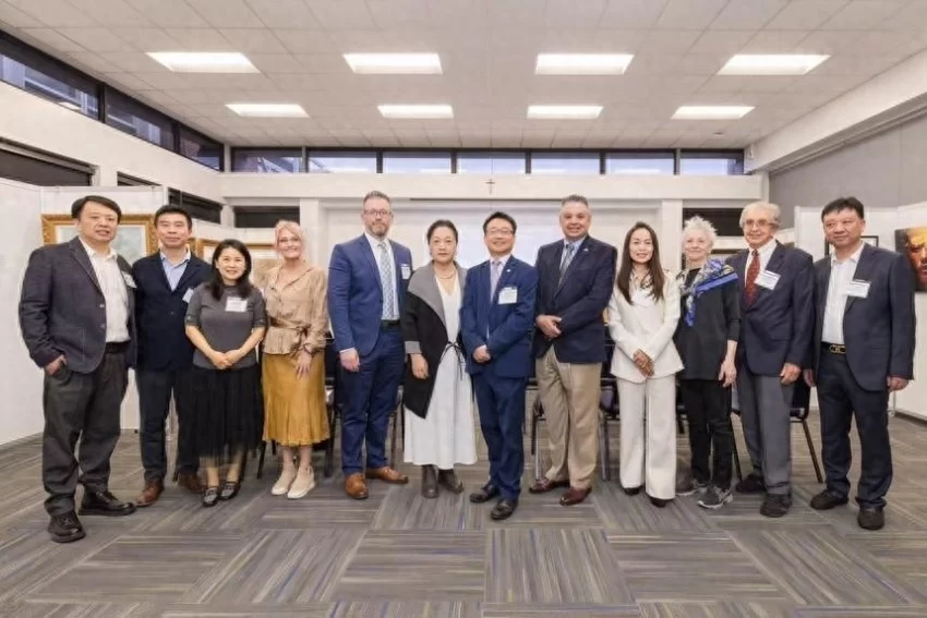 2024“艺术与生命”国际艺术邀请展  暨第十届“生命艺术现象学”学术论坛在美国圣彼得大学举行(图1) 2024“艺术与生命”国际艺术邀请展暨第十届“生命艺术现象学”学术论坛在美国圣彼得大学举行(图1)