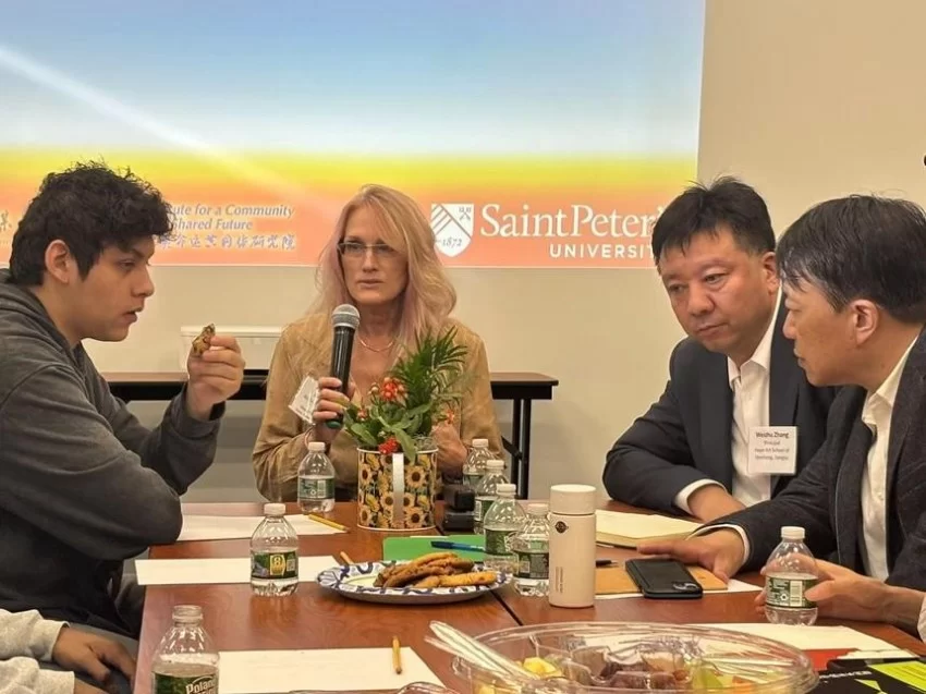 2024“艺术与生命”国际艺术邀请展  暨第十届“生命艺术现象学”学术论坛在美国圣彼得大学举行(图20) 2024“艺术与生命”国际艺术邀请展暨第十届“生命艺术现象学”学术论坛在美国圣彼得大学举行(图20)