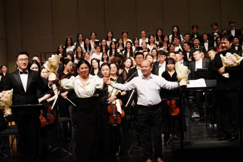 交响乐《玛纳斯》将于11月28日亮相北京音乐厅(图1) 交响乐《玛纳斯》将于11月28日亮相北京音乐厅(图1)