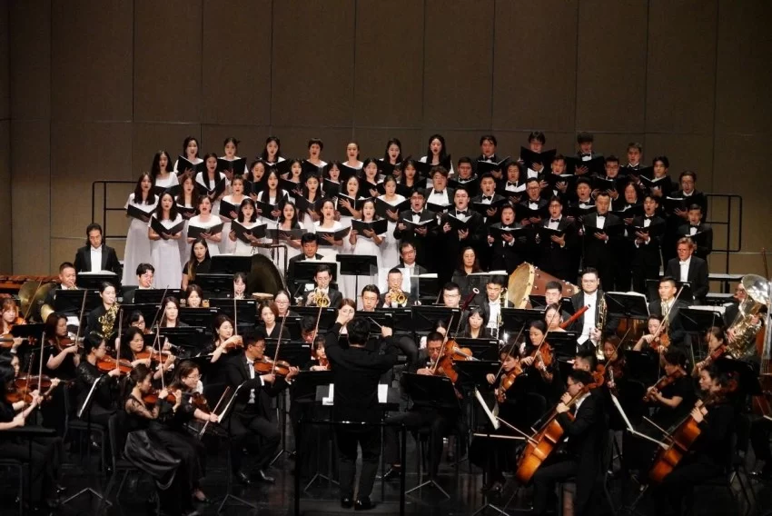 交响乐《玛纳斯》将于11月28日亮相北京音乐厅(图2) 交响乐《玛纳斯》将于11月28日亮相北京音乐厅(图2)