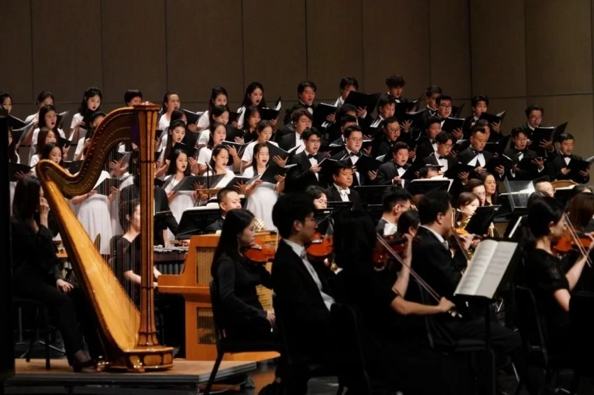 交响乐《玛纳斯》将于11月28日亮相北京音乐厅(图3) 交响乐《玛纳斯》将于11月28日亮相北京音乐厅(图3)