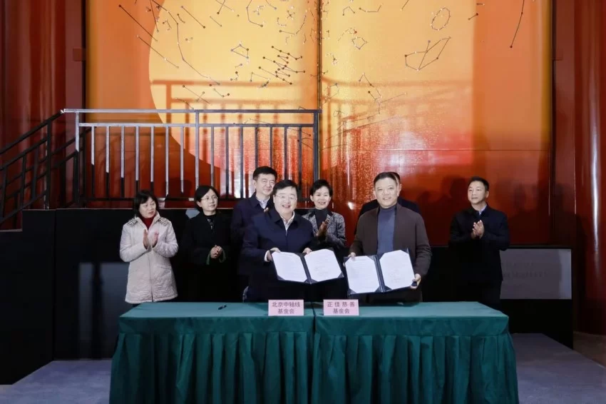 用传承技艺描绘北京中轴线, 巨幅漆画问世于正阳门,三幅知名中轴线画作同时亮相(图4) 巨幅漆画问世于正阳门,三幅知名中轴线画作同时亮相(图4)