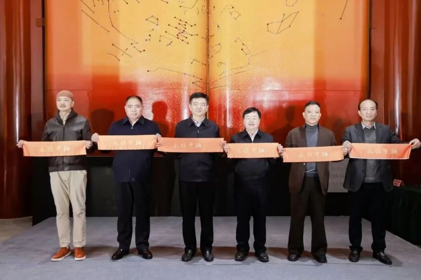 用传承技艺描绘北京中轴线, 巨幅漆画问世于正阳门,三幅知名中轴线画作同时亮相(图2) 巨幅漆画问世于正阳门,三幅知名中轴线画作同时亮相(图2)