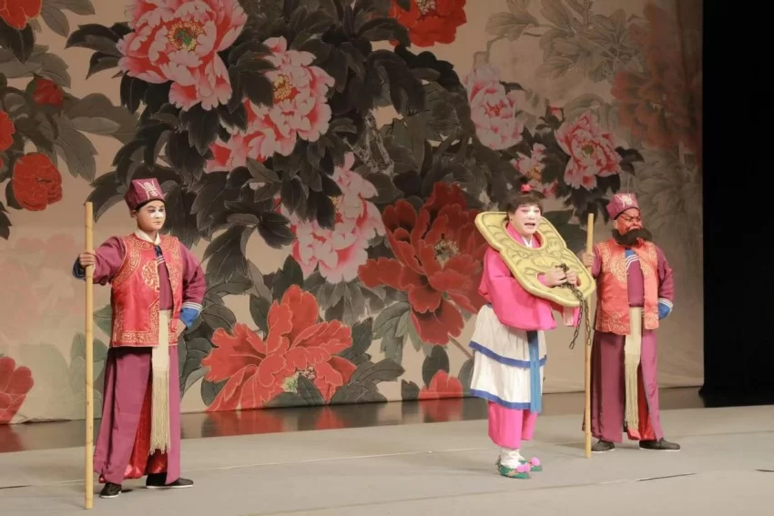 河南戏曲六进清华大学 师生与艺术家“尖锐”对话(图5) 河南戏曲六进清华大学 师生与艺术家“尖锐”对话(图5)