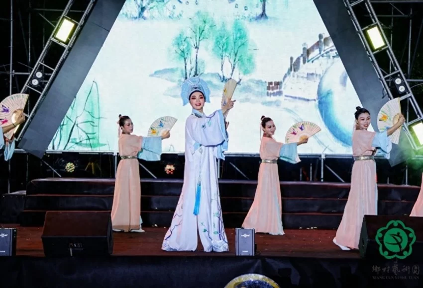 从双向奔赴到共生共融——温州乡村艺术团引领城乡精神共富3.0时代(图1) 从双向奔赴到共生共融——温州乡村艺术团引领城乡精神共富3.0时代(图1)