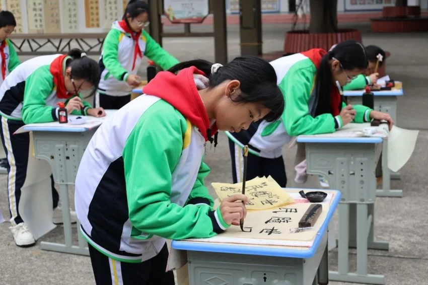 “共同体八桂行·柳州站”全媒体采访行动暨广西民族报社签约作家座谈会在柳州圆满举行(图18) “共同体八桂行·柳州站”全媒体采访行动暨广西民族报社签约作家座谈会在柳州圆满举行(图18)