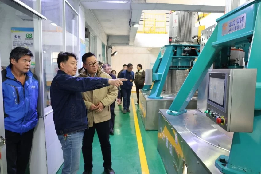 “共同体八桂行·柳州站”全媒体采访行动暨广西民族报社签约作家座谈会在柳州圆满举行(图11) “共同体八桂行·柳州站”全媒体采访行动暨广西民族报社签约作家座谈会在柳州圆满举行(图11)