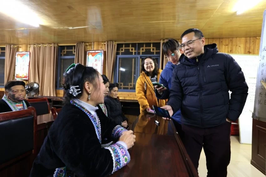 “共同体八桂行·柳州站”全媒体采访行动暨广西民族报社签约作家座谈会在柳州圆满举行(图17) “共同体八桂行·柳州站”全媒体采访行动暨广西民族报社签约作家座谈会在柳州圆满举行(图17)