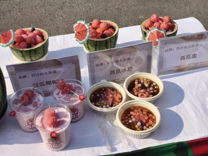 兴丰街道联动百家门店打造“瓜香消费周”，西瓜节市集激活消费新引擎(图4)