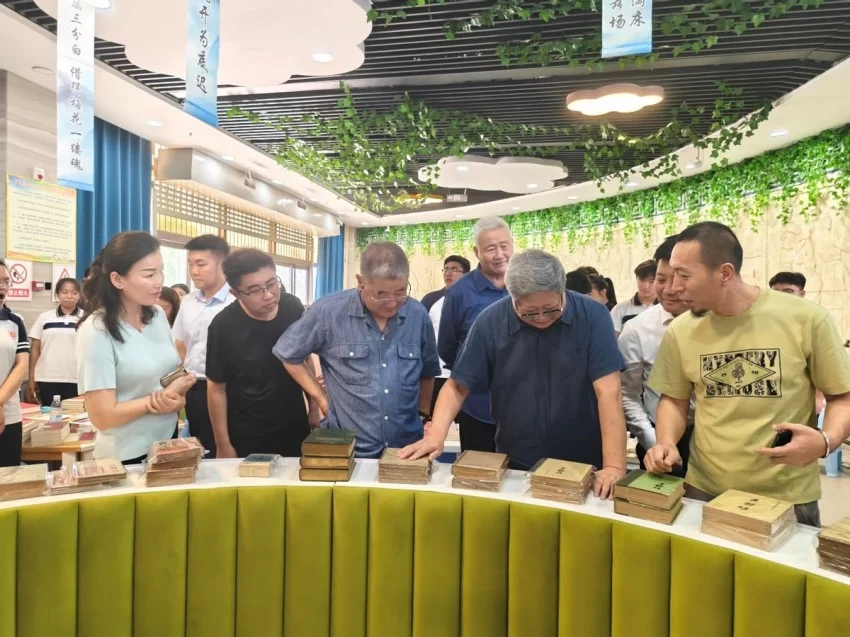 通辽市举办书香四季・夏“品”《红楼梦》阅读分享活动(图4) 通辽市举办书香四季・夏“品”《红楼梦》阅读分享活动(图4)