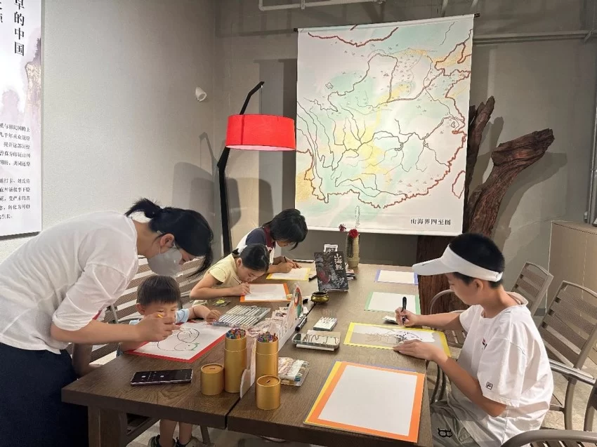 神话想象点亮文明童年,国潮表达激活地域文化——《山海经行·怀柔百神》艺术展开幕(图5) 神话想象点亮文明童年,国潮表达激活地域文化——《山海经行·怀柔百神》艺术展开幕(图5)