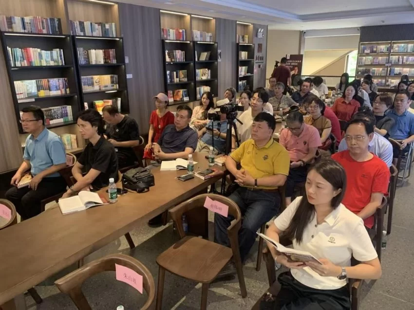 朱山坡《蛋镇诗社》分享会在东莞举行(图2) 朱山坡《蛋镇诗社》分享会在东莞举行(图2)