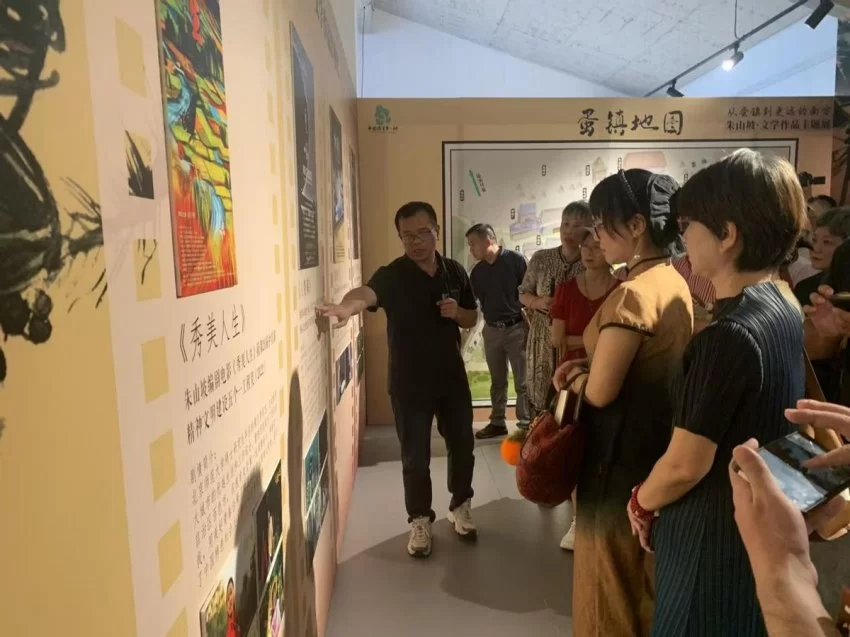 朱山坡《蛋镇诗社》分享会在东莞举行(图6) 朱山坡《蛋镇诗社》分享会在东莞举行(图6)