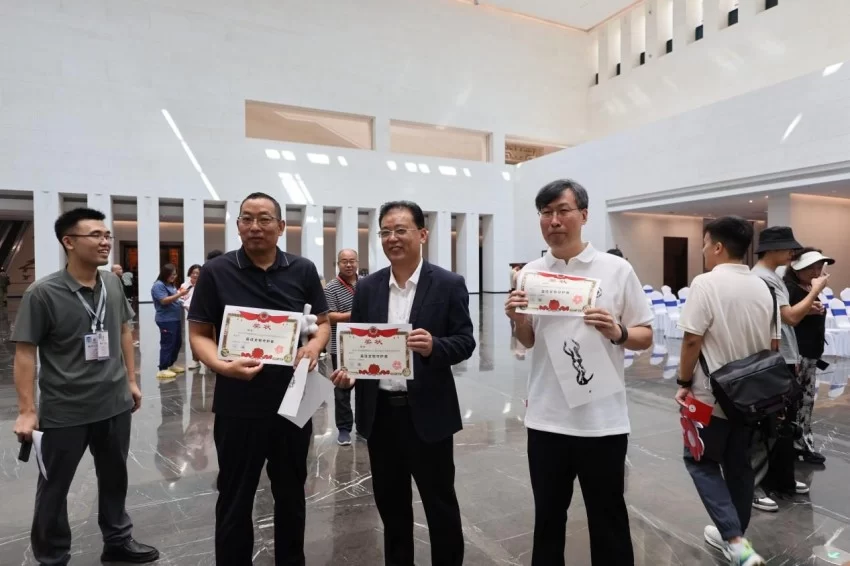 2025年久久公益节——“数字文物全民守护行动”河南省主会场启动仪式在殷墟博物馆举行(图6) 2025年久久公益节——“数字文物全民守护行动”河南省主会场启动仪式在殷墟博物馆举行(图6)