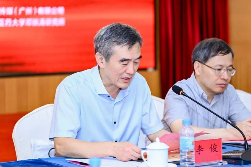 铭刻“中医旗手”百年心路,铸就中医复兴影像丰碑——纪录电影《国医魂·邓铁涛》剧本研讨会在广州举行(图7) 铭刻“中医旗手”百年心路,铸就中医复兴影像丰碑(图7)