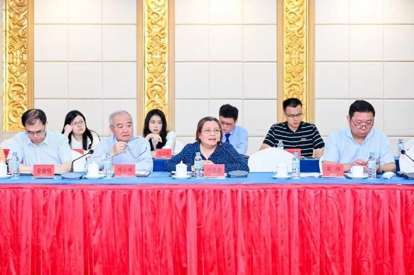 铭刻“中医旗手”百年心路,铸就中医复兴影像丰碑——纪录电影《国医魂·邓铁涛》剧本研讨会在广州举行(图16) 铭刻“中医旗手”百年心路,铸就中医复兴影像丰碑(图16)
