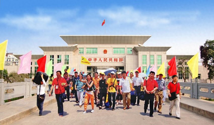 广西东兴:中越跨境旅游风生水起