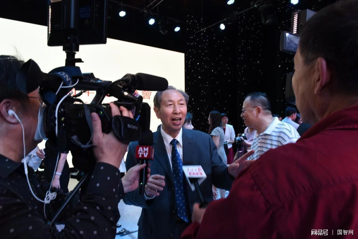 华人词作家蒋开儒在美国讲中囯梦(图7) 华人词作家蒋开儒在美国讲中囯梦(图7)