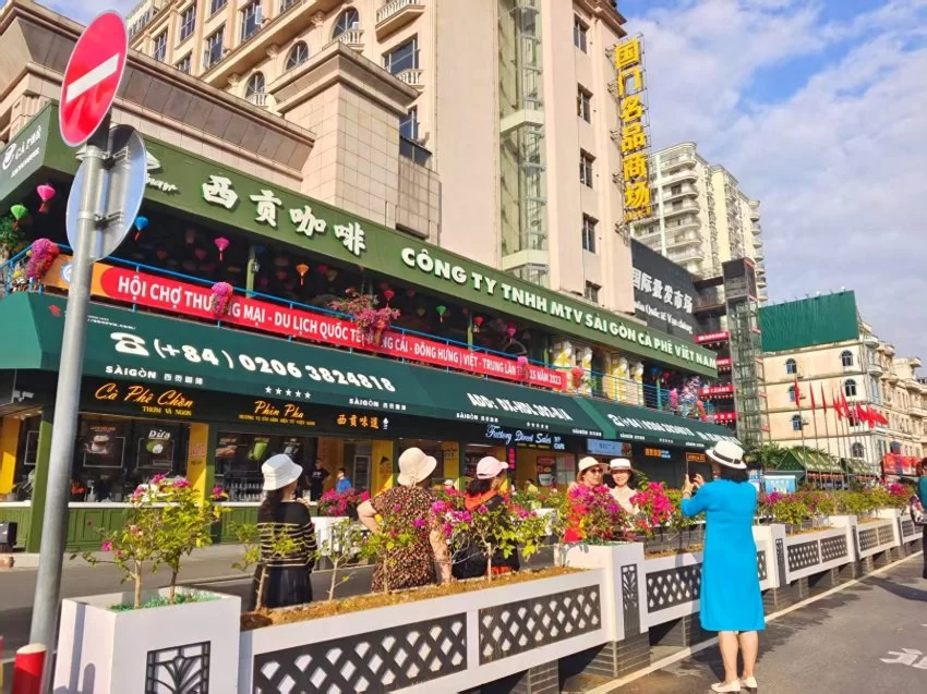 广西东兴:从“过境游”到“深度游”