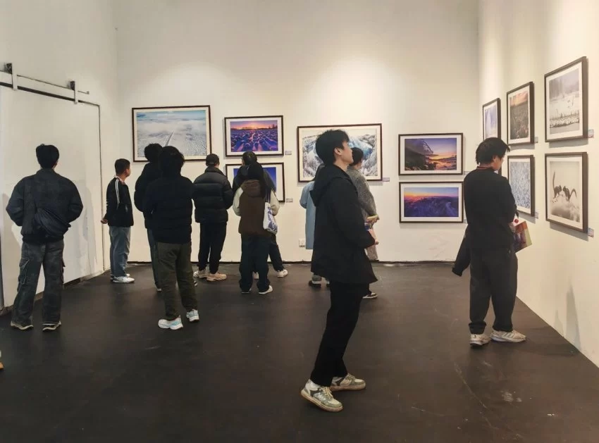 林海雪韵映山城 南北文旅谱新篇——“大美伊春·魅力丰林”冬季风光摄影作品展重庆启幕(图2) 林海雪韵映山城 南北文旅谱新篇——“大美伊春·魅力丰林”冬季风光摄影作品展重庆启幕(图2)