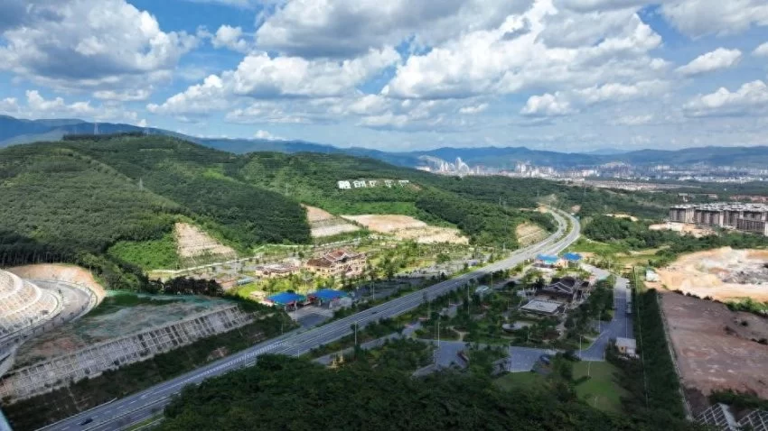 在雨林风景道上，遇见西双版纳的生活