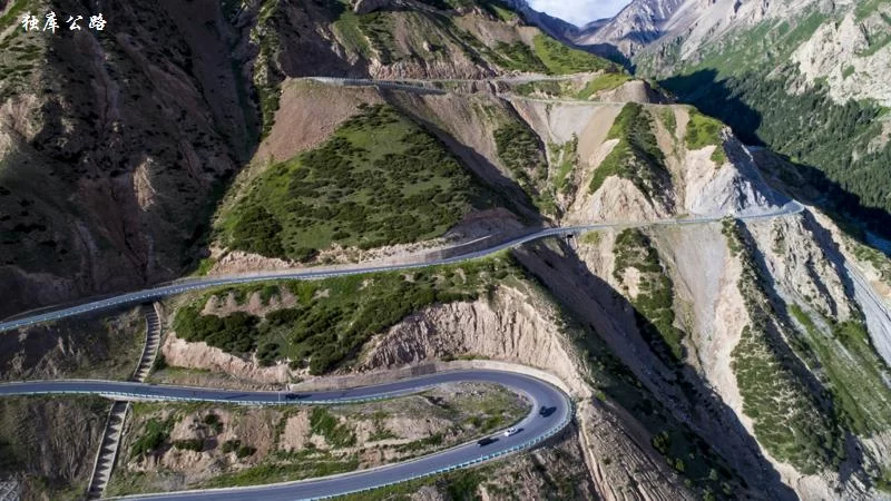 在伊犁穿越天山画廊，看独库公路“一路生花”