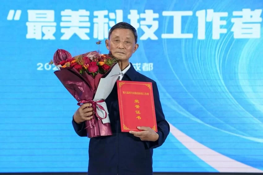 以专一破万难 以赤诚铸辉煌——重伤之上的人生答卷