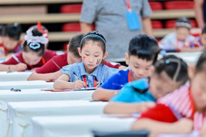 算珠凝文脉 智启少年时——第七届“指尖上的智慧”青少年珠算文化非遗美育大会成都站圆满落幕(图7) 第七届“指尖上的智慧”青少年珠算文化非遗美育大会成都站圆满落幕(图7)
